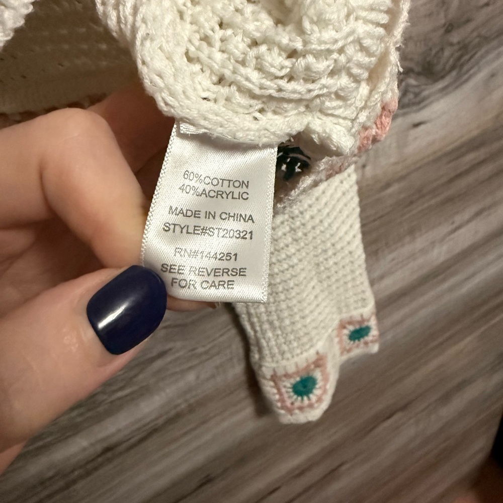 Sincerely Jules White Crochet Granny Square Bell Sleeve Cropped Sweater - Picture 4 of 5